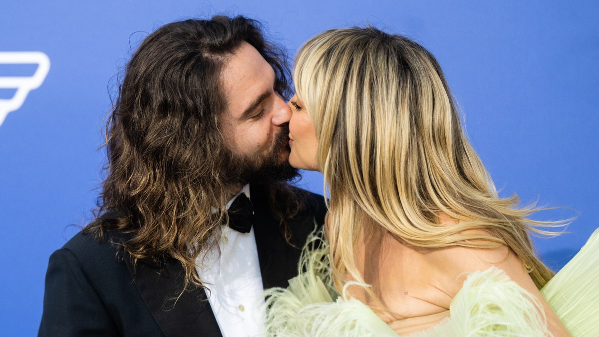 Tom Kaulitz, Heidi Klum kissing