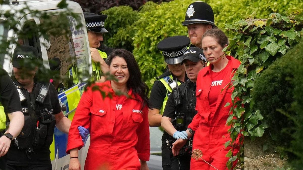 Greenpeace Climate Protesters Climb Atop UK Prime Minister's Home, Hang ...