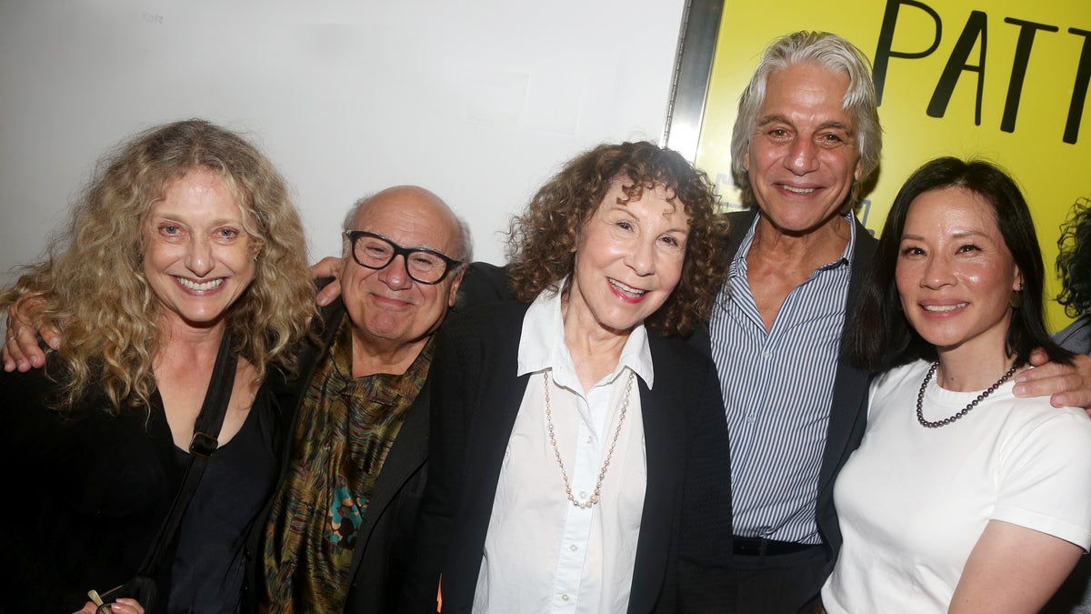 Taxi cast Carol Kane, Danny DeVito, Rhea Perlman and Tony Danza with Lucy Liu