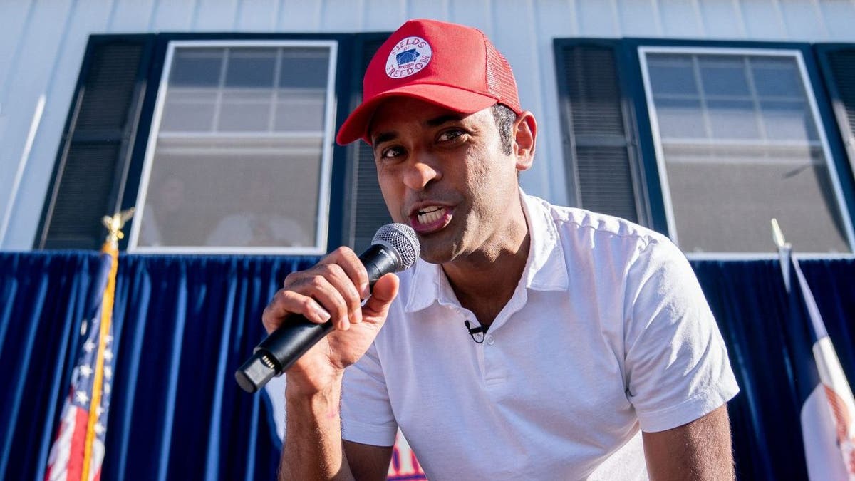 2024 Presidential hopeful Vivek Ramaswamy raps