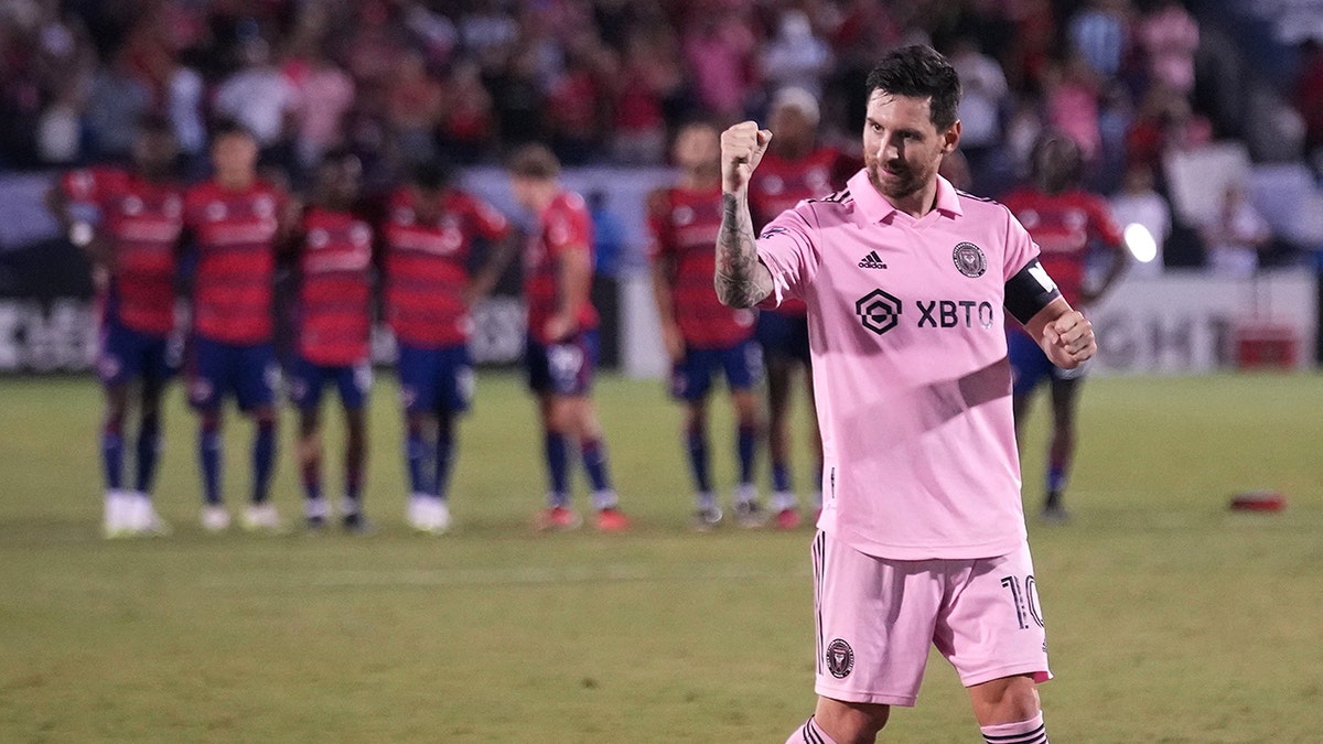 Messi celebrating