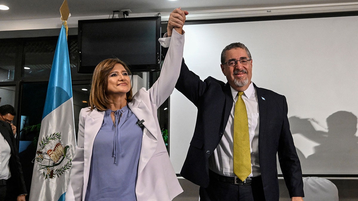 Karin Herrera, Bernardo Arevalo