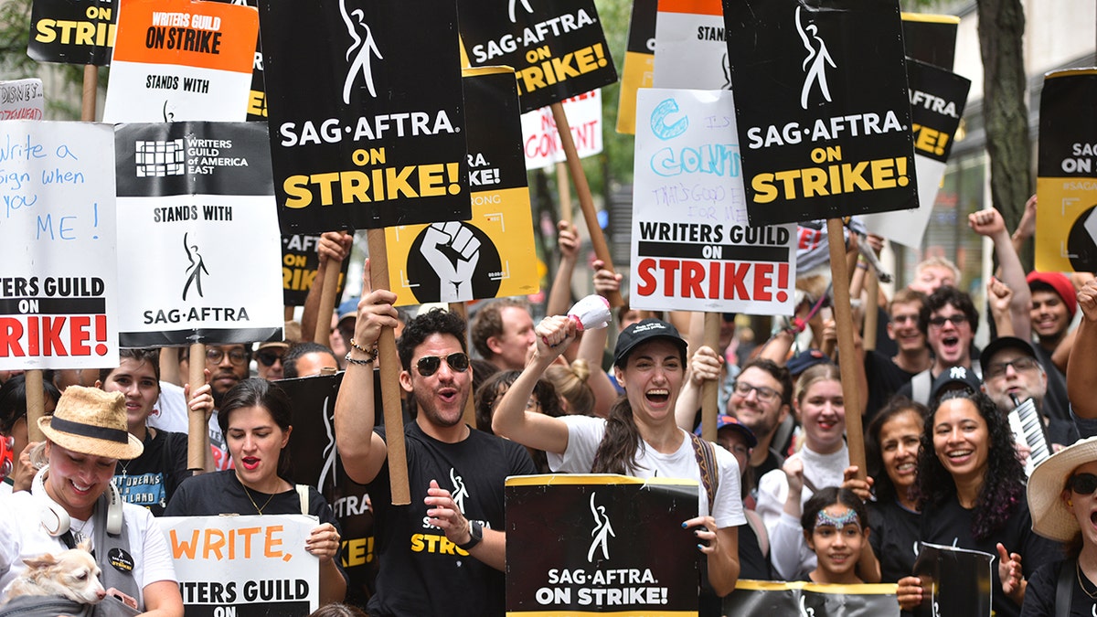 Actors picketing in New York