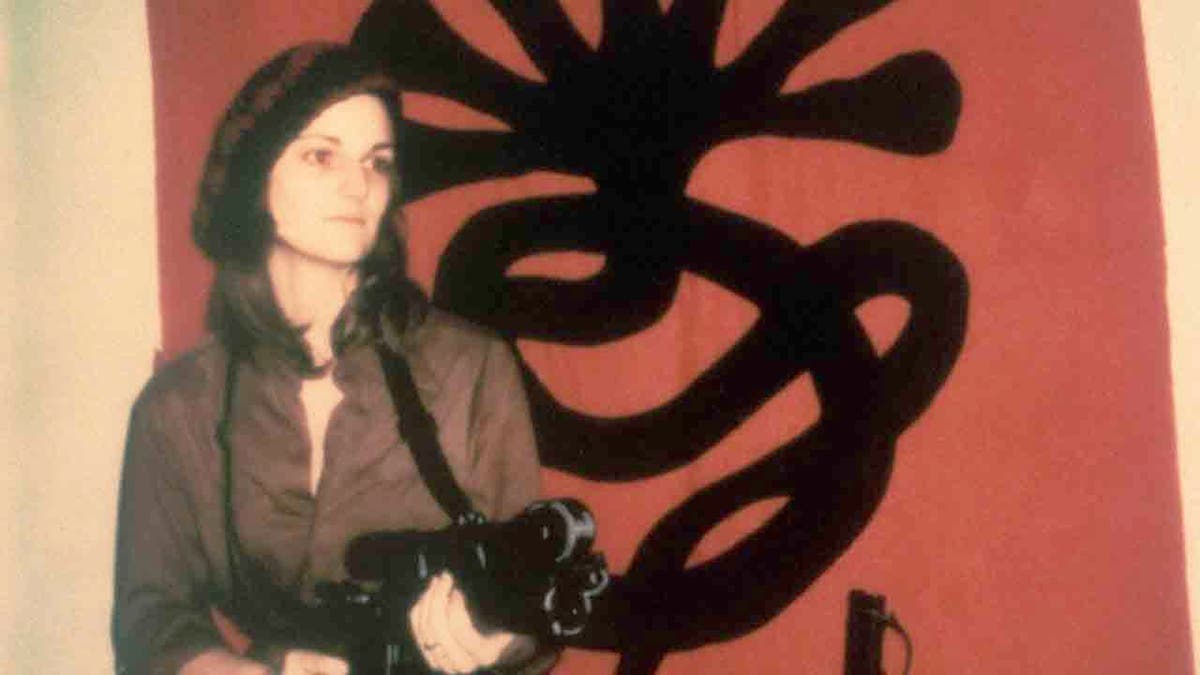 Patty Hearst with a machine gun