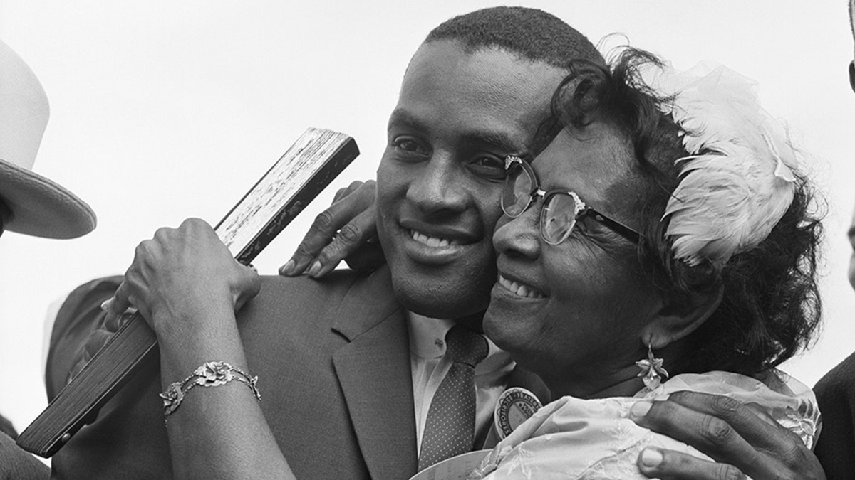 roberto clemente and his mother