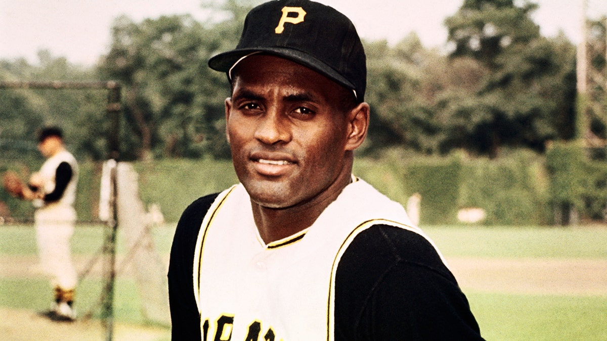 roberto clemente headshot
