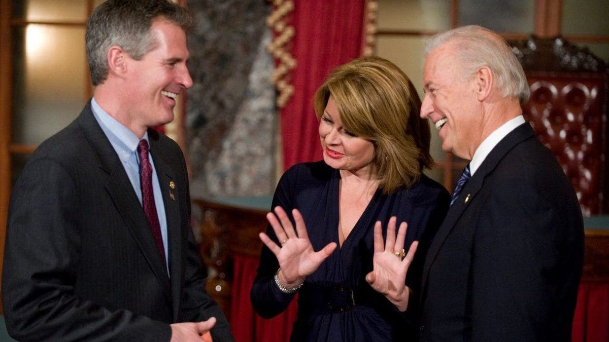 Sen. Scott Brown, R-Mass., participates in a ceremonial swearing in