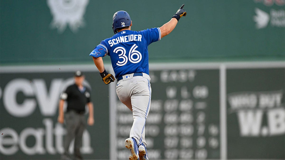 Davis Schneider shines in MLB debut with Toronto Blue Jays
