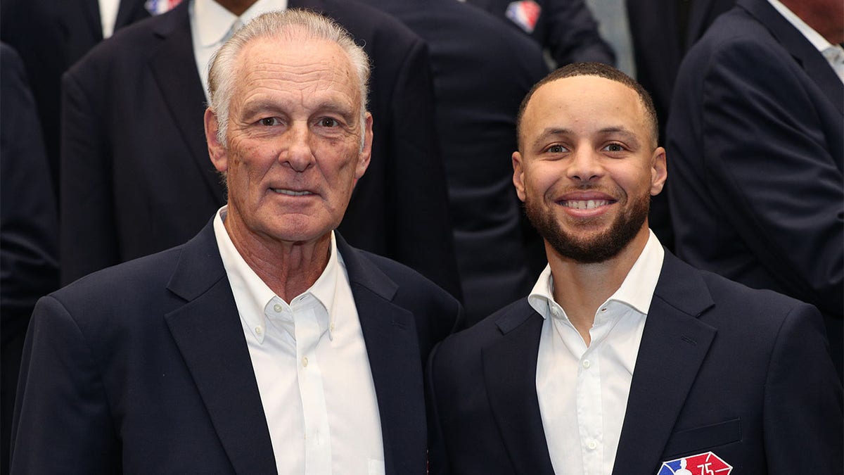 Rick Berry and Steph Curry pose for a photp