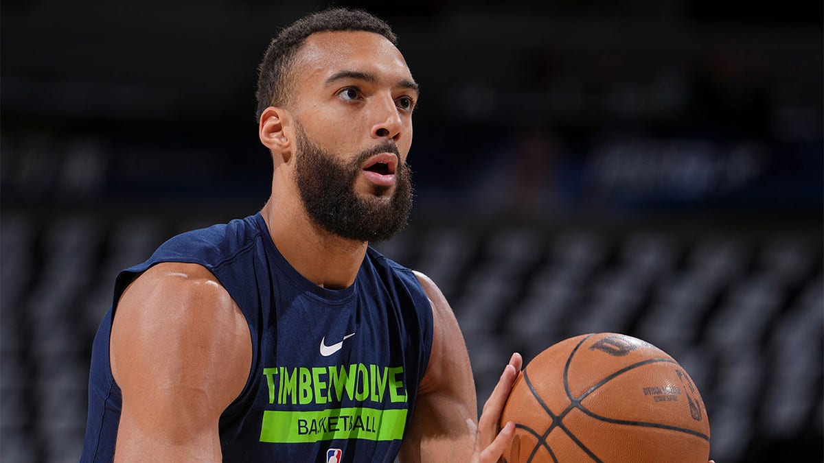 Rudy Gobert warms up for the Timberwolves