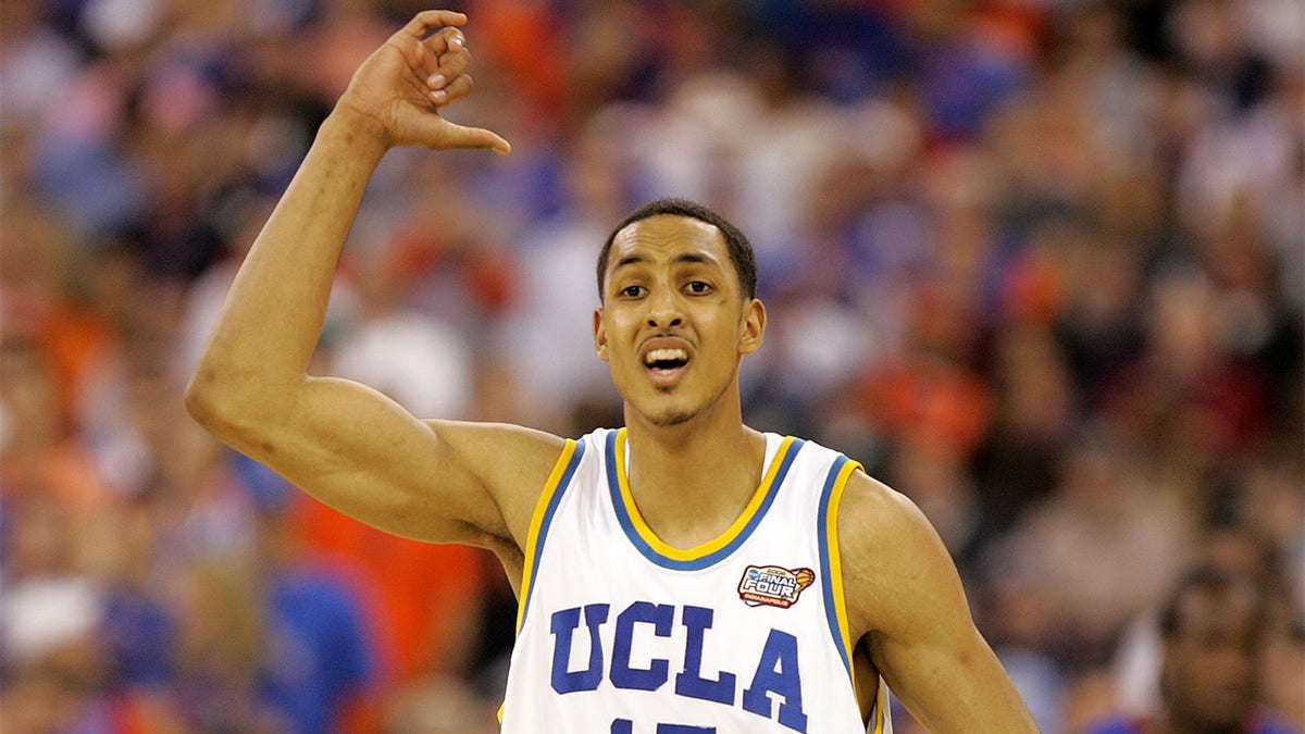 Ryan Hollins in the 2006 national championship game