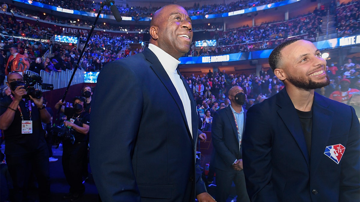 Magic Johnson and Steph Curry smile