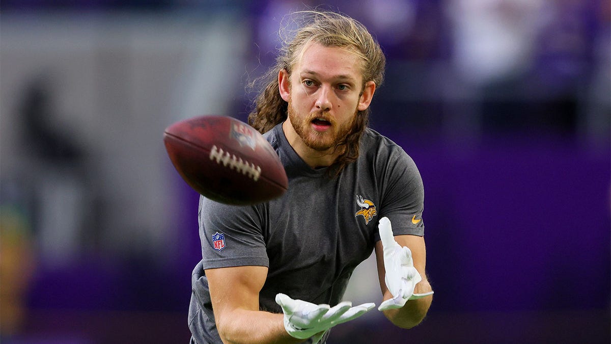 T.J. Hockenson warms up