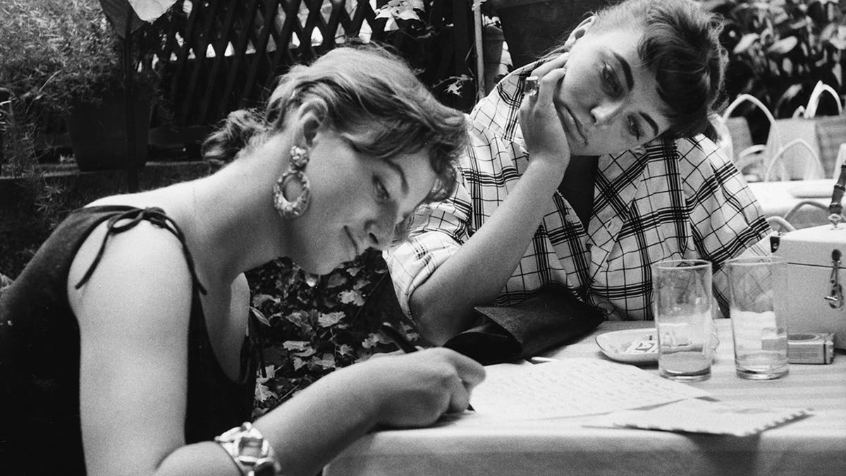 Joan Collins watching her sister Jackie Collins write