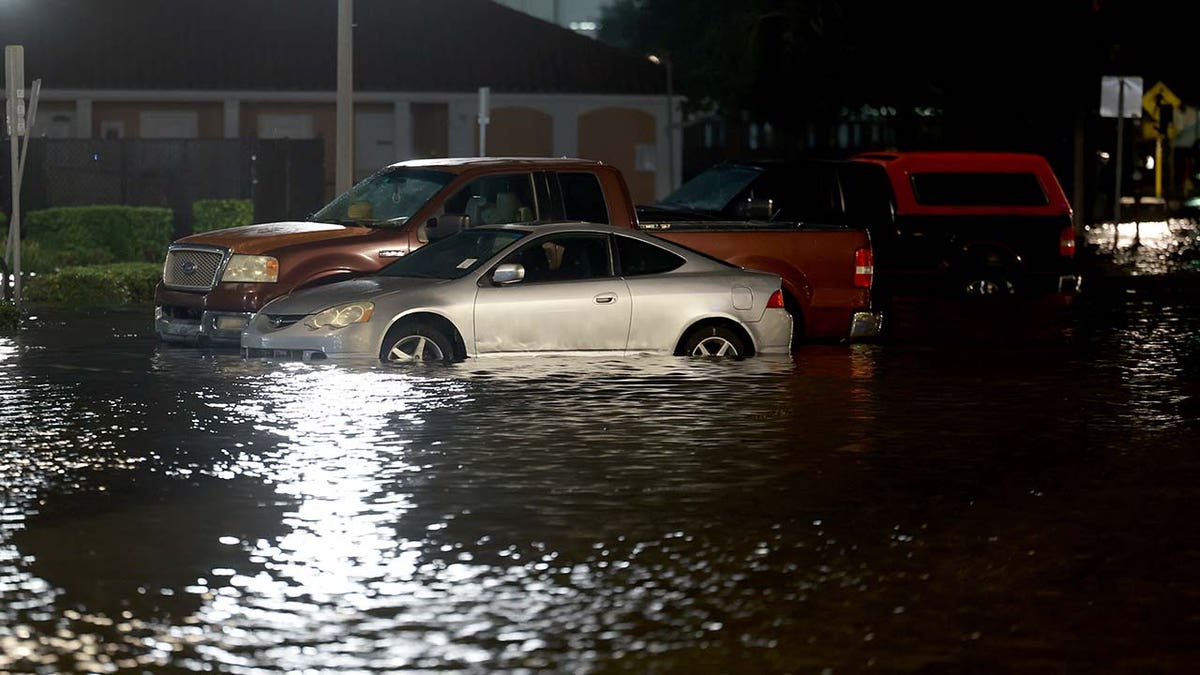 Hurricane Idalia Makes Landfall Over Florida's Big Bend As A Category 3 ...