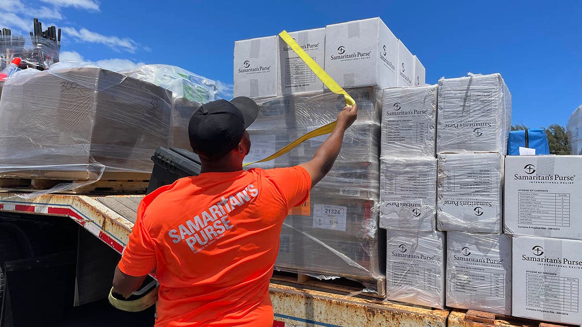 Samaritan's Purse volunteer in Lahaina