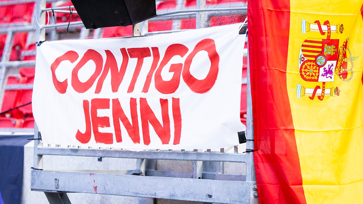 Jenni Hermoso finds support