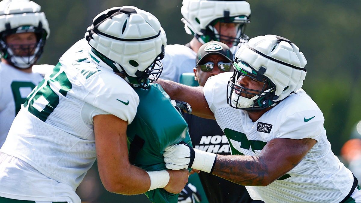 Jets' offensive line racing against time to jell