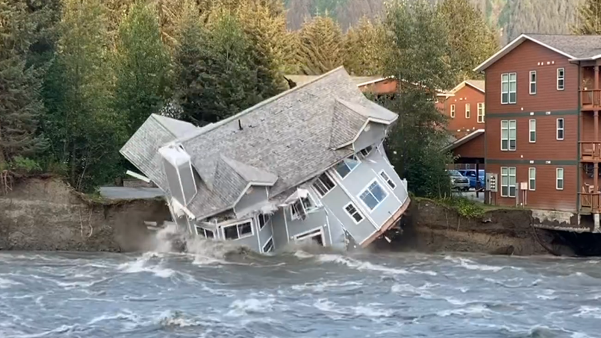House collapses into Mendenhall River in Juneau, Alaska