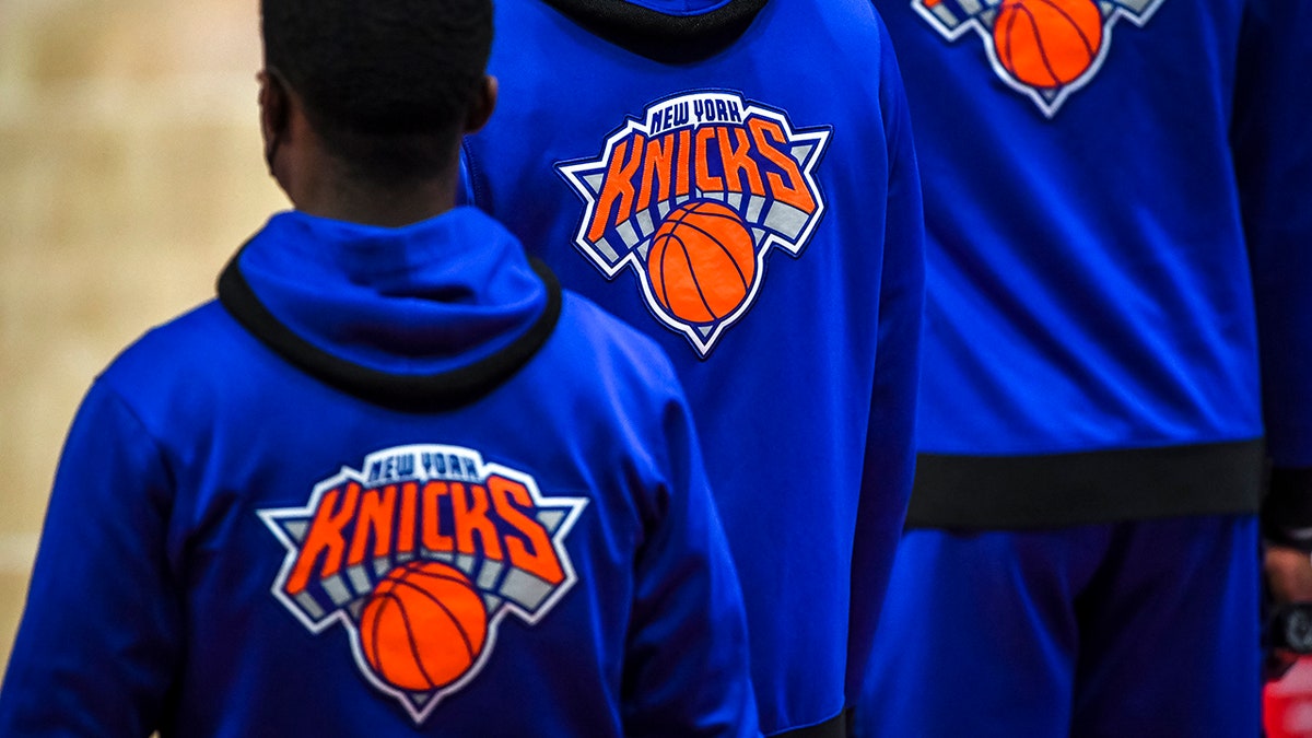 Knicks players with warmups