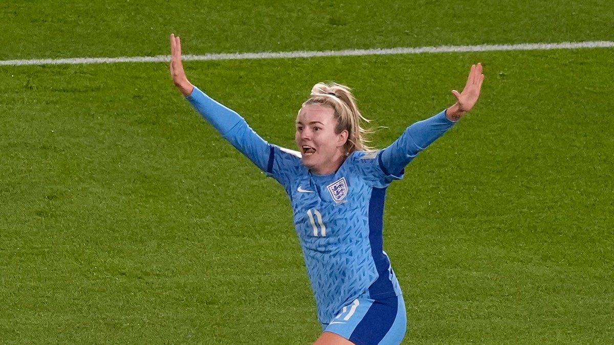 Lauren Hemp scores