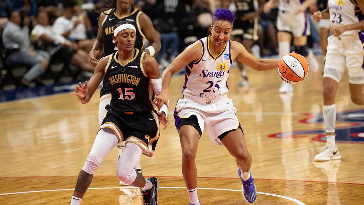 Layshia Clarendon drives to the basket