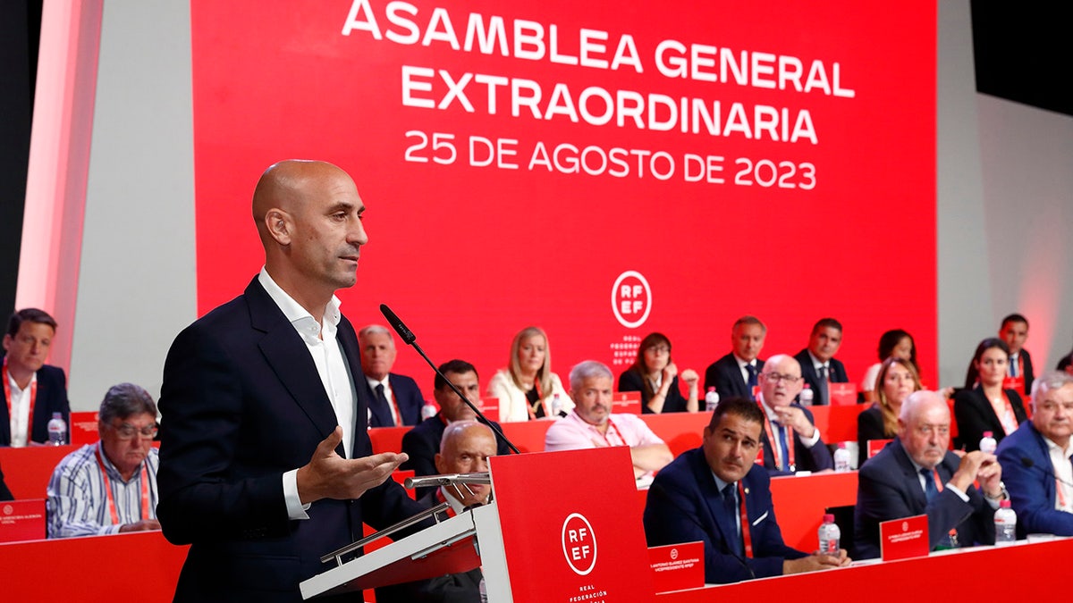 Luis Rubiales talks to crowd