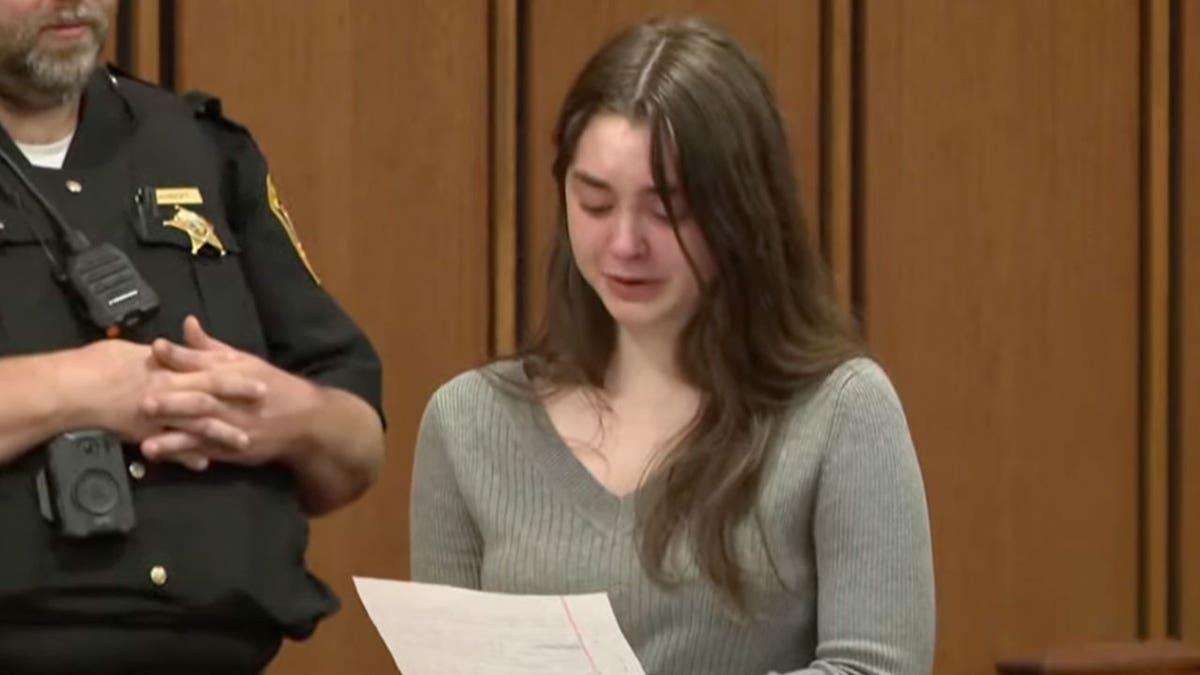 Mackenzie Shirilla reading a statement in court