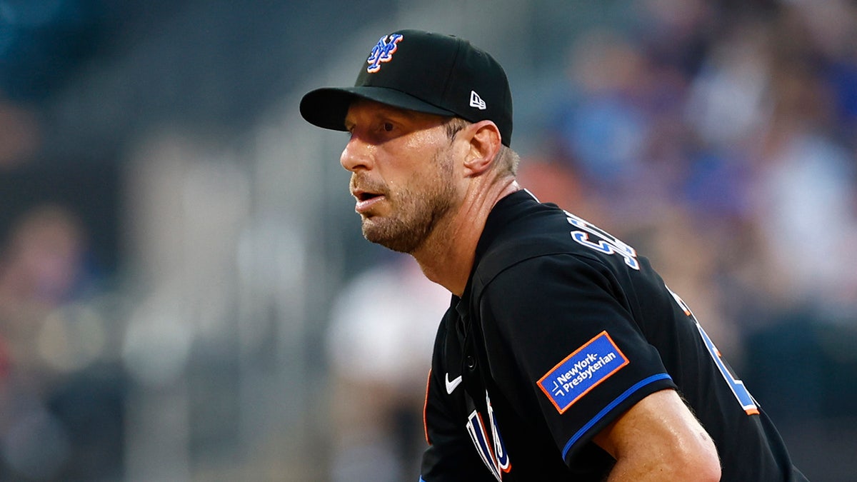 Max Scherzer looks for sign