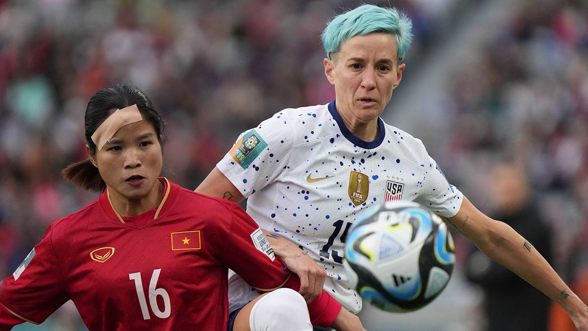 Megan Rapinoe goes for the ball against Vietnam