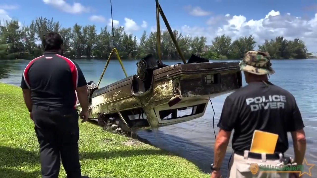 Florida dive team uncovers graveyard of cars in lake while