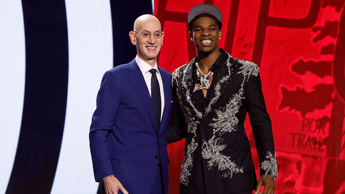 Scoot Henderson poses with the NBA commissioner