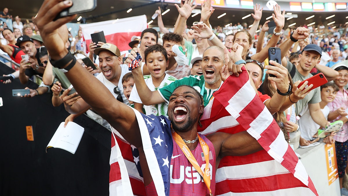 Noah Lyles takes selfie with fans