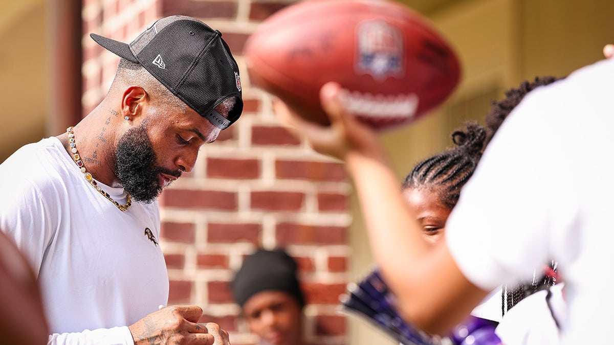 Odell Beckham Jr signs autographs