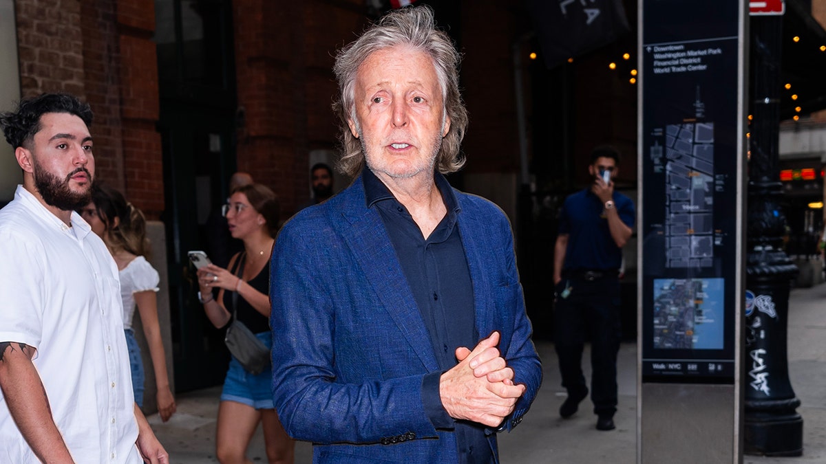 Paul McCartney attends Robert De Niro's birthday