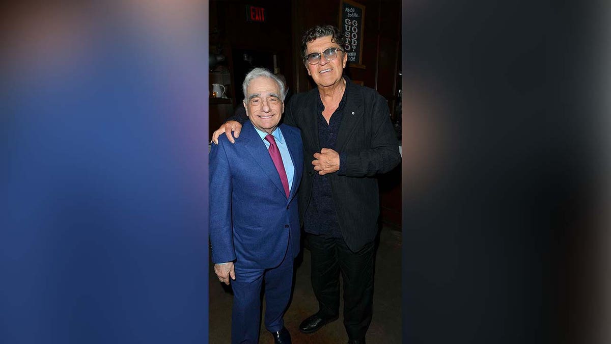 Martin Scorsese dan Robbie Robertson berdandan untuk acara karpet merah di Toronto