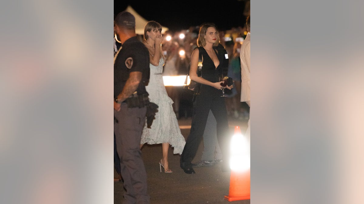 Taylor Swift and Cara Delevigne walk together
