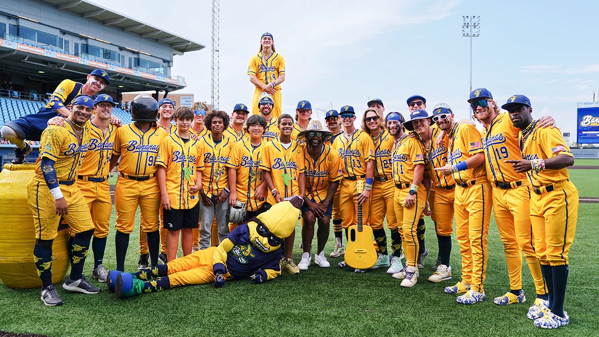 Savannah Bananas pose for photo