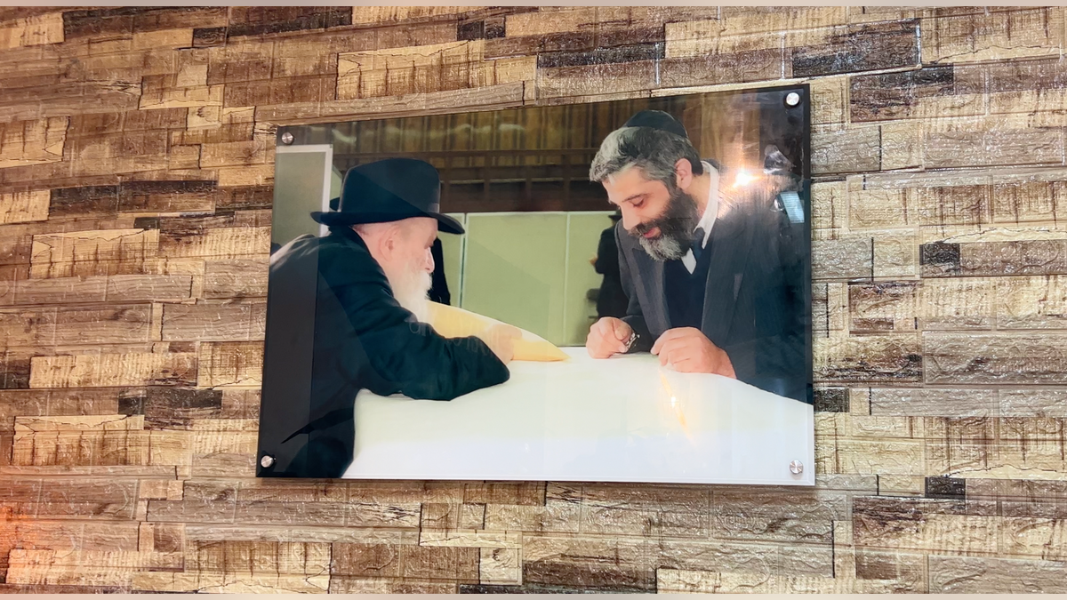 Avi Taub with Rabbi Menachem M. Schneerson