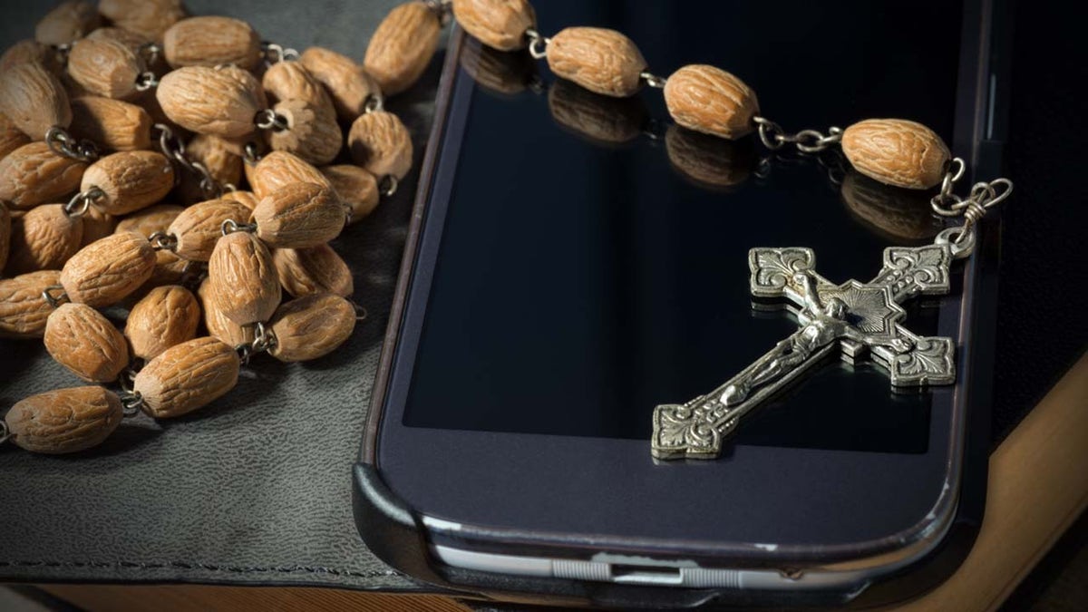 Rosary seen with smartphone