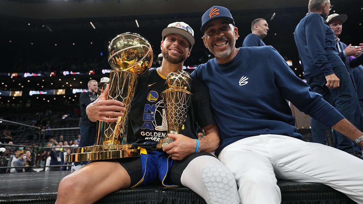 Stephen Curry celebrates with his father