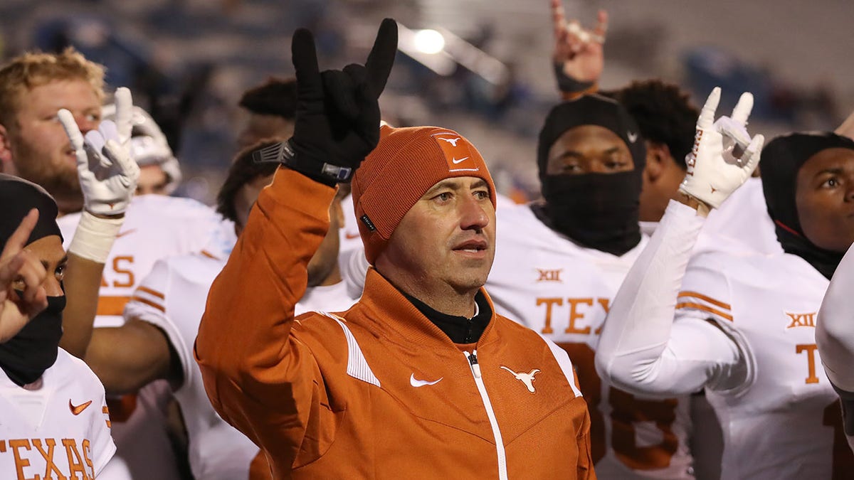 Texas Longhorns 'embrace the hate' shirt somehow leads to outrage on ...