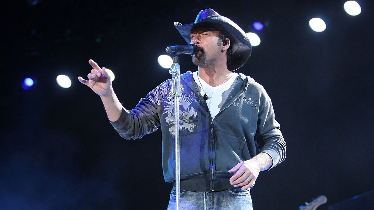 Tim McGraw sings wearing a jacket