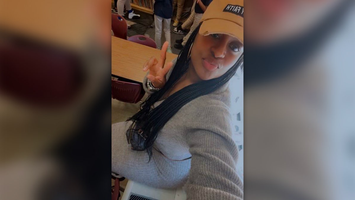 Tyesha Bolden selfie from criminal complaint