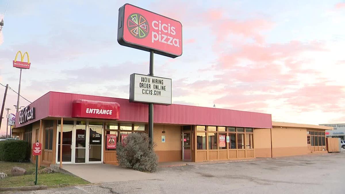 CiCi's Pizza exteriors
