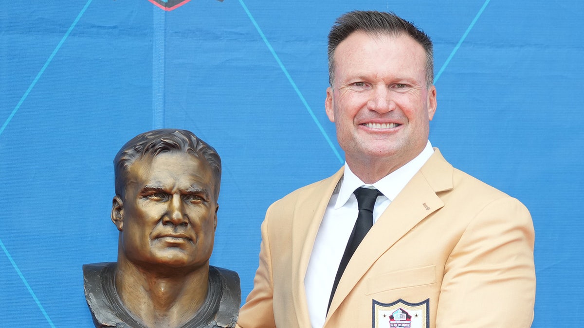 Zach Thomas smiles with bust