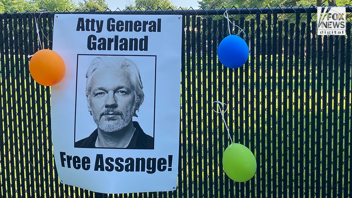 Julian Assange sign in Maryland