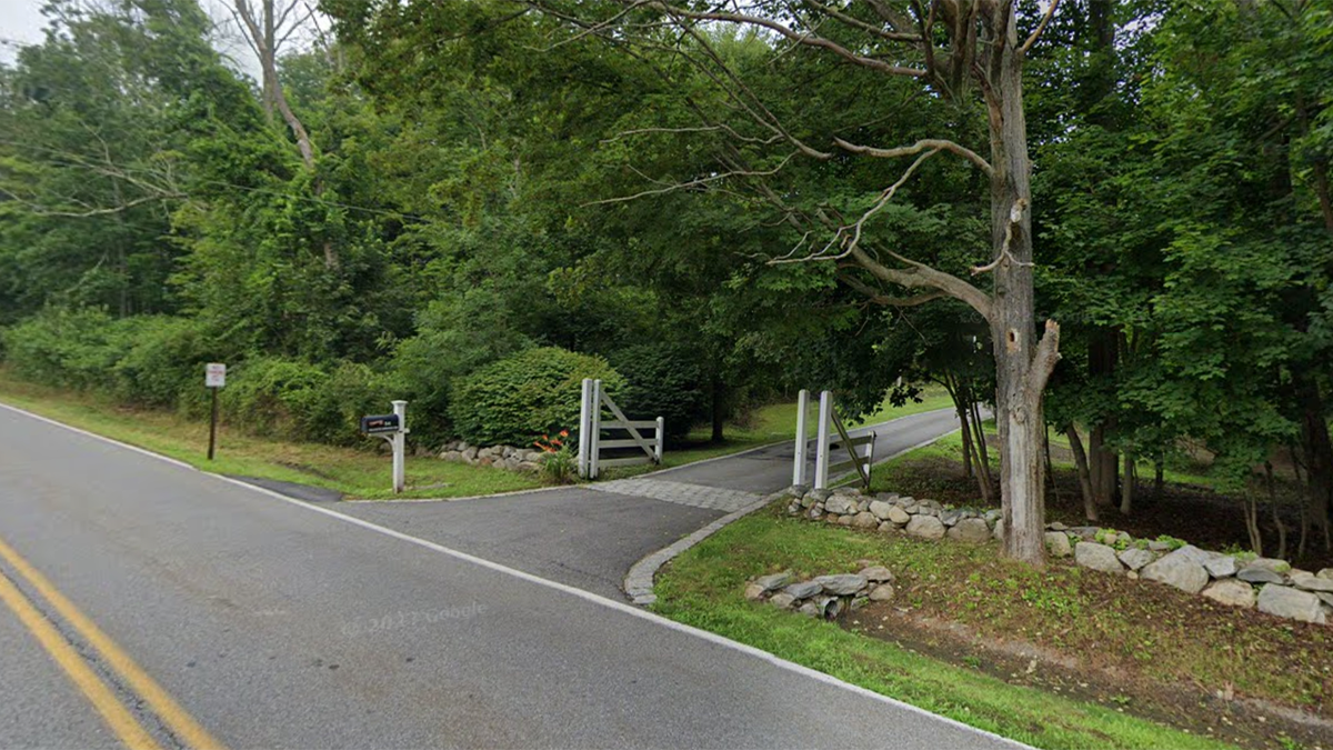 entrance to home of murder-suicide case