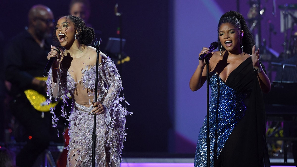 Chloe and Halle Bailey singing on stage