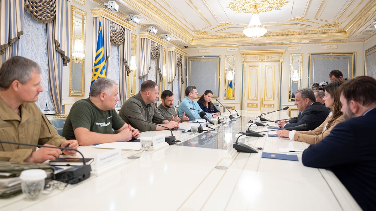 Chris Christie's delegation meets with Ukrainian officials at presidential palace